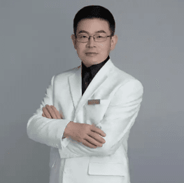 梅够明